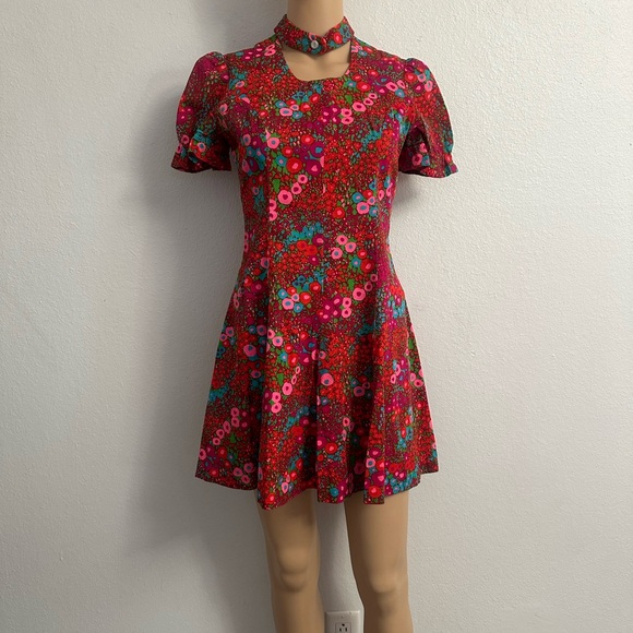 Vintage Dresses & Skirts - Vtg 1960s Mod Mini Dress Red Floral Print High Neck Choker Collar Colorful